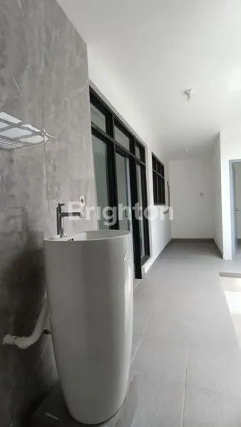 image RUMAH MEWAH SIAP HUNI DI TAMAN MADIUN (5)