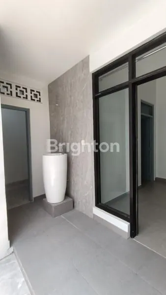 image RUMAH MEWAH SIAP HUNI DI TAMAN MADIUN (4)