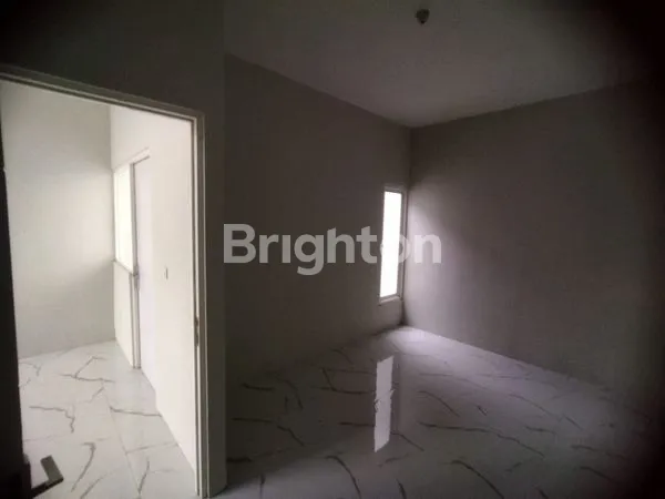 image DISEWA RUMAH JADE HAMLET SILVER MENGANTI GRESIK (2)