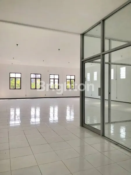 image DIJUAL RUMAH KANTOR SIDOSERMO, SANGAT TERAWAT SIAP PAKAI, DEKAT PERKANTORAN, DEKAT RAYA JEMURSARI (3)
