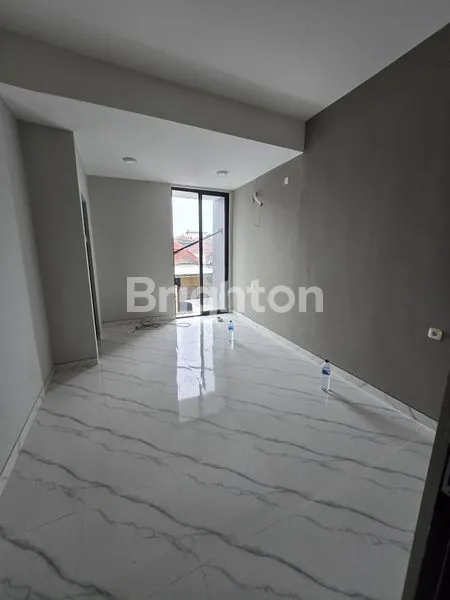 image RUMAH BARU BERKUALITAS READY 2026 LOKASI BARUK UTARA  SELANGKAH KE JALAN RAYA MERR (2)