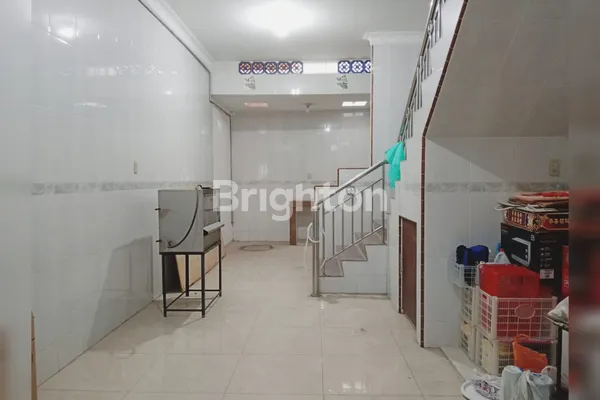 image RUMAH 3 TINGKAT PUSAT KOTA JALAN WARNI DALAM MEDAN (4)