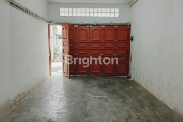 image RUMAH 3 TINGKAT PUSAT KOTA JALAN WARNI DALAM MEDAN (7)