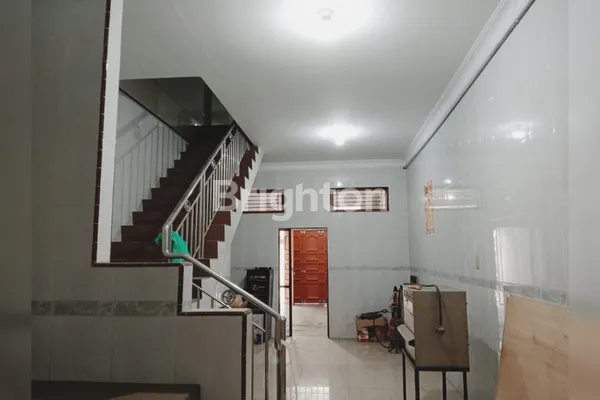 image RUMAH 3 TINGKAT PUSAT KOTA JALAN WARNI DALAM MEDAN (2)