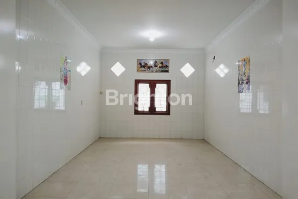 image RUMAH 3 TINGKAT PUSAT KOTA JALAN WARNI DALAM MEDAN (3)