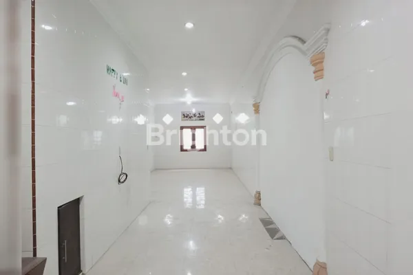 image RUMAH 3 TINGKAT PUSAT KOTA JALAN WARNI DALAM MEDAN (5)