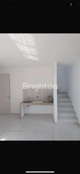 image RUMAH 2 LANTAI SIAP HUNI DI SEDATI SIDOARJO (4)