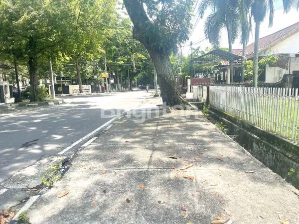 image RUMAH ELITE JL SUMATERA LT 731M², 4 GARASI (4)