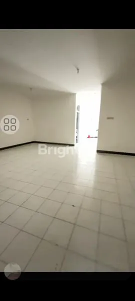 image RUMAH MEWAH 2 LANTAI TAMAN RATU JAKARTA BARAT (3)