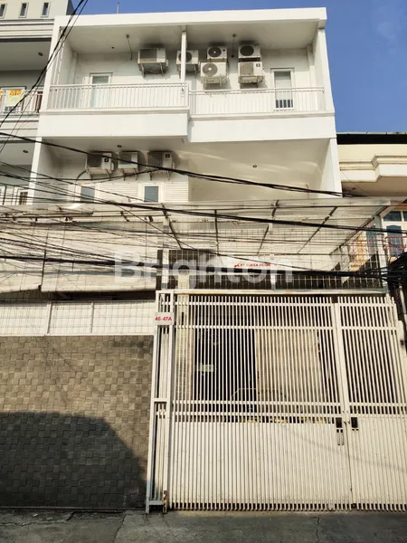 RUMAH LUAS DEKAT TELUK GONG