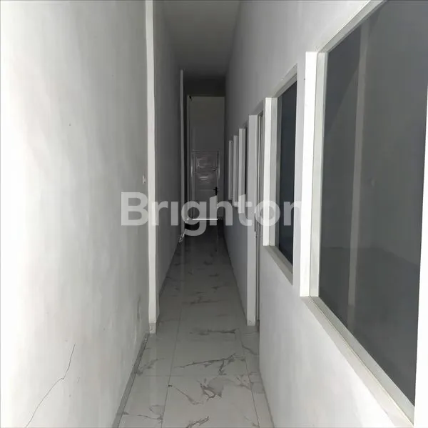 image RUKO CBD POLONIA. SIAP HUNI. BLOK YANG ADA CANOPY. SUDAH ADA PINTU KACA & 3 RUANGAN KANTOR (5)