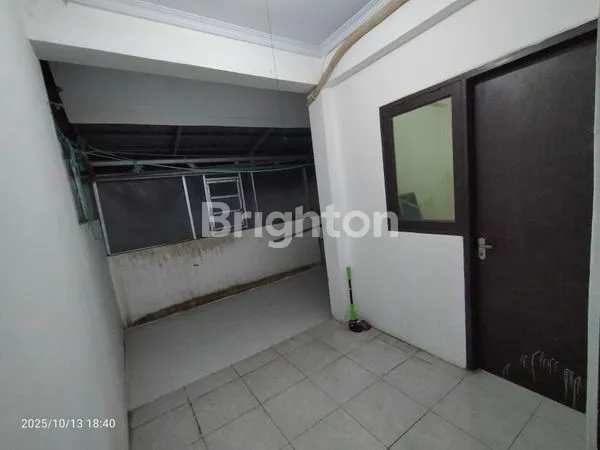 image MURAH SEWA RUMAH 3 LANTAI DALAM KOMPLEK KECIL DI TANJUNG DUREN (7)