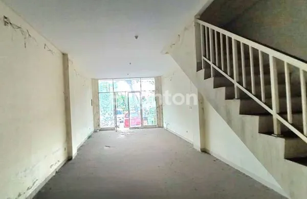 RUKO STRATEGIS GREENLAKE CITY, HADAP JALAN RAYA