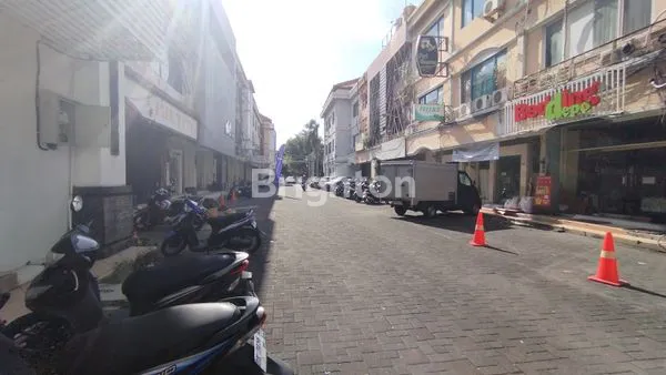 image DISEWAKAN RUKO 3 LANTAI STRATEGIS PUSAT BISNIS GRAHA MAHKOTA DENPASAR BARAT - COCOK UNTUK KANTOR/ USAHA! (6)