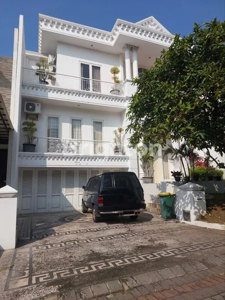 image RUMAH CLASSIC SPLIT LEVEL PAKUWON INDAH SURABAYA BARAT DEKAT GRAHA FAMILI, DARMO PERMAI, HR MUHAMMAD, WIYUNG (1)