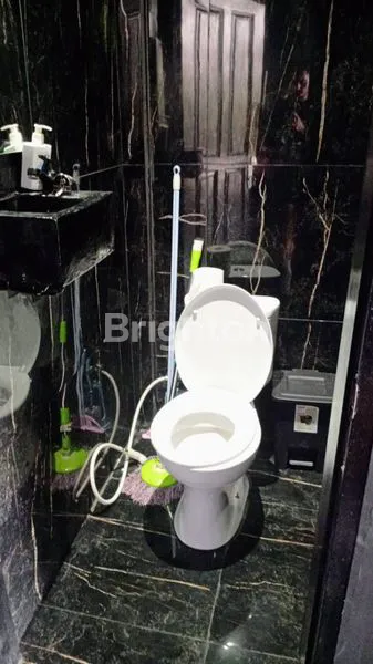 image SHOP FOR RENT 60 M2 ( LEASE TAKE OVER 4 YEAR )PERERENAN (5)