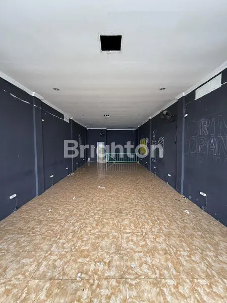 image DISEWAKAN RUKO SIAP PAKAI, DI UMS SOLO, LOKASI STRATEGIS DAN SANGST RAMAI!! COCOK UTK USAHA APA SAJA!! POSISI DRKST KAMPUS UMS (2)