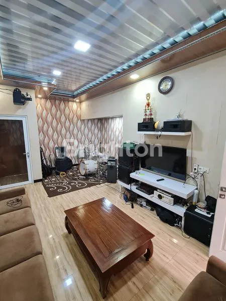 image RUMAH MEWAH 2 LANTAI SIAP HUNI DI GRAND TARUMA KARAWANG (4)