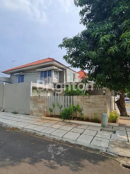 image RUMAH MEWAH 2 LANTAI SIAP HUNI DI GRAND TARUMA KARAWANG (2)