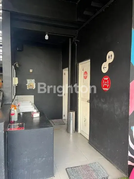 image RUMAH 3 LANTAI FULLY-FURNISHED DI JAKUT (2)