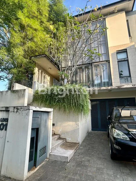 image DISEWAKAN RUMAH BAGUS TERAWAT DI KAWASAN ELIT NAVAPARK (1)