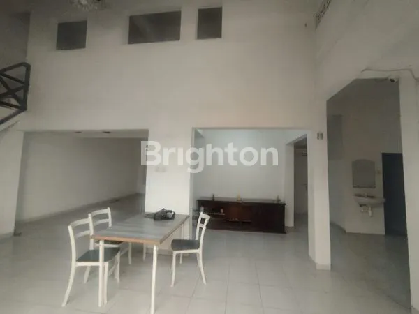 image RUMAH 2 LANTAI STRATEGIS DI RUNGKUT ASRI TIMUR (2)