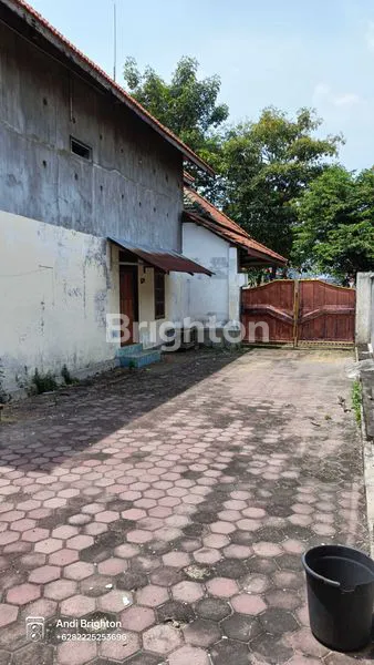 image RUMAH LUAS 2 LANTAI DENGAN RUMAH WALET DI TENGAH KOTA JOMBANG (5)