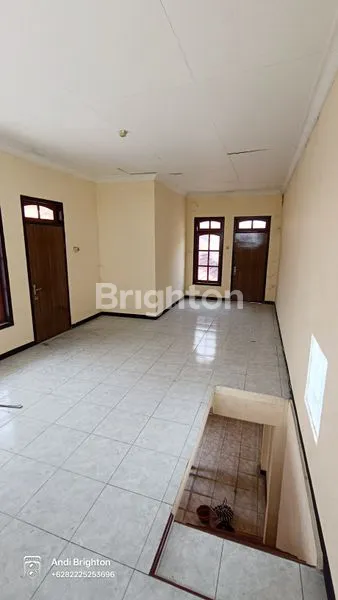 image RUMAH LUAS 2 LANTAI DENGAN RUMAH WALET DI TENGAH KOTA JOMBANG (8)