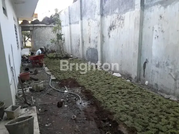 image RUMAH SECOND DI GAYUNG KEBONSARI COCOK UNTUK RUMAH USAHA, LOKASI STRATEGIS, SELANGKAH KE JALAN RAYA GAYUNG KEBONSARI (8)