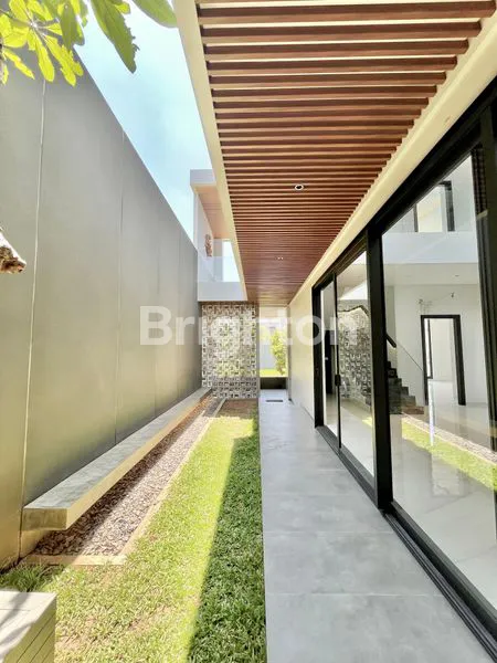 image RUMAH MEWAH 3 LANTAI SOMERSET CITRALAND (6)