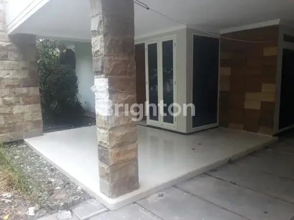 image RUMAH SECOND DI GAYUNG KEBONSARI COCOK UNTUK RUMAH USAHA, LOKASI STRATEGIS, SELANGKAH KE JALAN RAYA GAYUNG KEBONSARI (2)