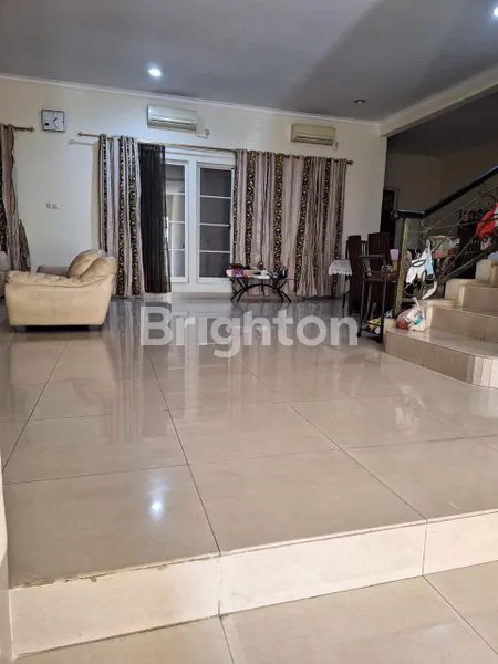 image RUMAH MEWAH 2.5 LANTAI DI PIK 1 (3)