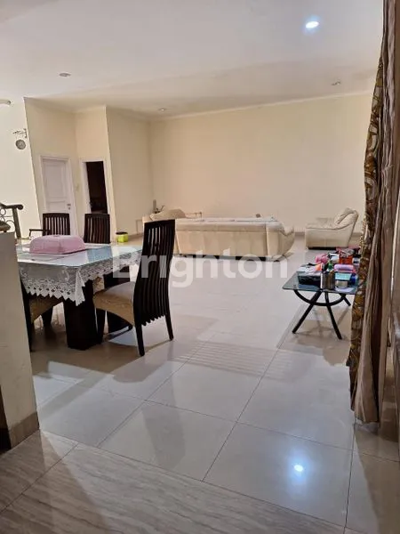 image RUMAH MEWAH 2.5 LANTAI DI PIK 1 (2)