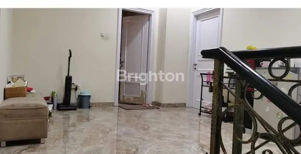 image RUMAH MEWAH 2.5 LANTAI DI PIK 1 (8)