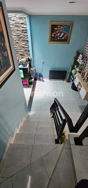 image RUMAH CANTIK 2 1/2 LANTAI DI PALMASERA (7)