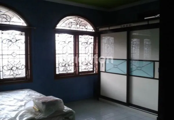 image DIJUAL RUMAH 2 LANTAI DI SARANGAN ATAS LOWOKWARU MALANG, DEKAT UNIBRA DAN HOTEL TERNAMA (AMARIS & SANTIKA), LUAS 191 M² DAN 6 KAMAR TIDUR COCOK UNTUK INVESTASI PROPERTI, SHM, HOOK, HADAP BARAT UTARA, HARGA NEGO SAMPAI JADI! (3)