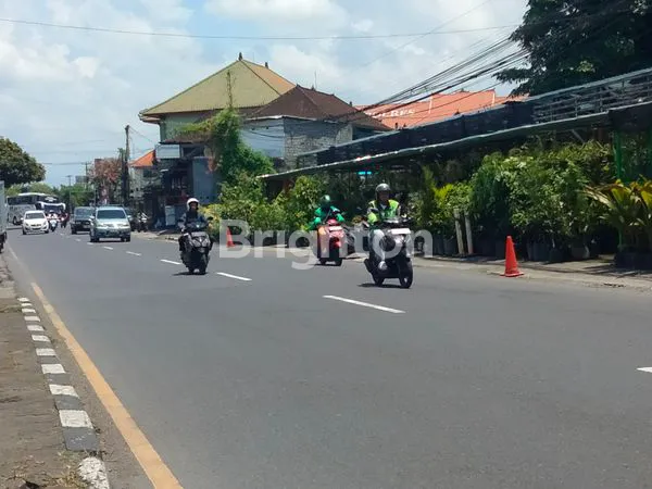 image DISEWAKAN RUKO PINGGIR JALAN LOKASI SANGAT STRATEGIS JALUR WISATA DAN PANTAI MUNGGU (4)