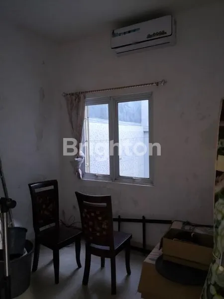 image RUMAH MURAH STRATEGIS DI PERUMAHAN AMARYLLIS. HANYA 10 MENIT KE PANTAI LOSARI DAN PELABUHAN SOEKARNO-HATTA, 5 MENIT KE TRANS STUDIO MALL, 5 MENIT KE RS SILOAM & RS STELLA MARIS, DAN 3 MENIT KE SEKOLAH INTERNATIONAL DIAN HARAPAN. AKSES TOL JUGA SANGAT DEKA (8)