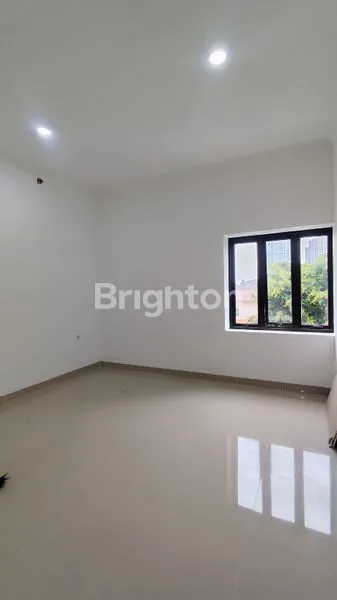 image RUMAH TANJUNG DUREN 3 LT LAST UNIT DLM KOMPLEK ROW 2 MBL JAKARTA BARAT (3)