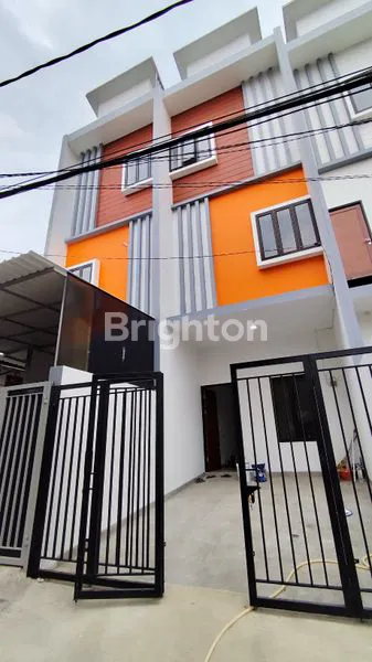 image RUMAH TANJUNG DUREN 3 LT LAST UNIT DLM KOMPLEK ROW 2 MBL JAKARTA BARAT (1)