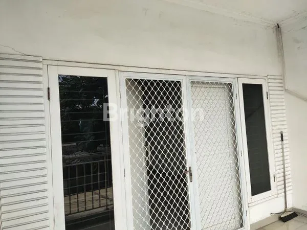 image RUMAH 3 LANTAI LT 163M² DI TELUK GONG (1)