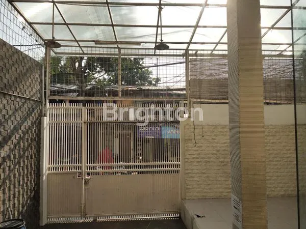 image RUMAH 3 LANTAI LT 163M² DI TELUK GONG (3)