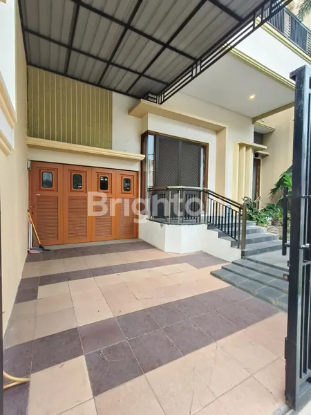 image RUMAH LUX 2 LANTAI JL DHARMAHUSADA MAS (2)