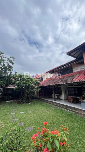 image RUMAH ASRI BERTAMAN LUAS DI DAERAH BANDUNG UTARA (1)