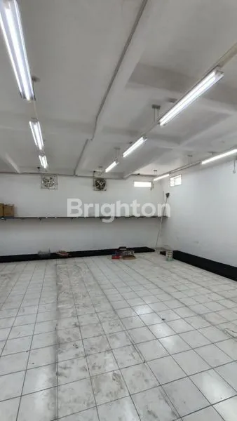 image DISEWAKAN TOKO STRATEGIS DI TAMAN MADIUN (4)