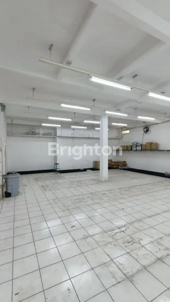 image DISEWAKAN TOKO STRATEGIS DI TAMAN MADIUN (2)