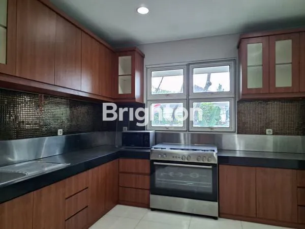 image RUMAH MEWAH 3 LANTAI DI MENTENG DALAM, KUNINGAN JAKARTA SELATAN (3)