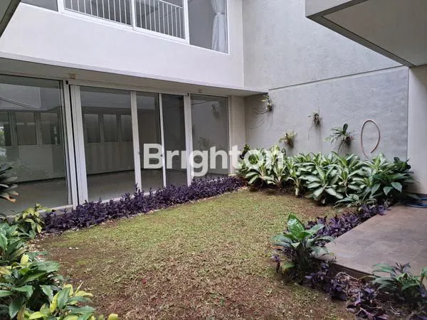 RUMAH MEWAH 3 LANTAI DI MENTENG DALAM, KUNINGAN JAKARTA SELATAN