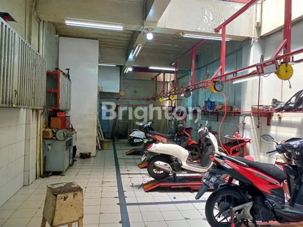 image RUKO 3 LANTAI STRATEGIS UNTUK USAHA DI KEMAYORAN (3)