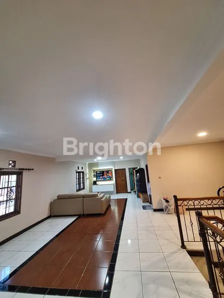 RUMAH MEWAH 4+1 KT DI SARIWANGI BANDUNG